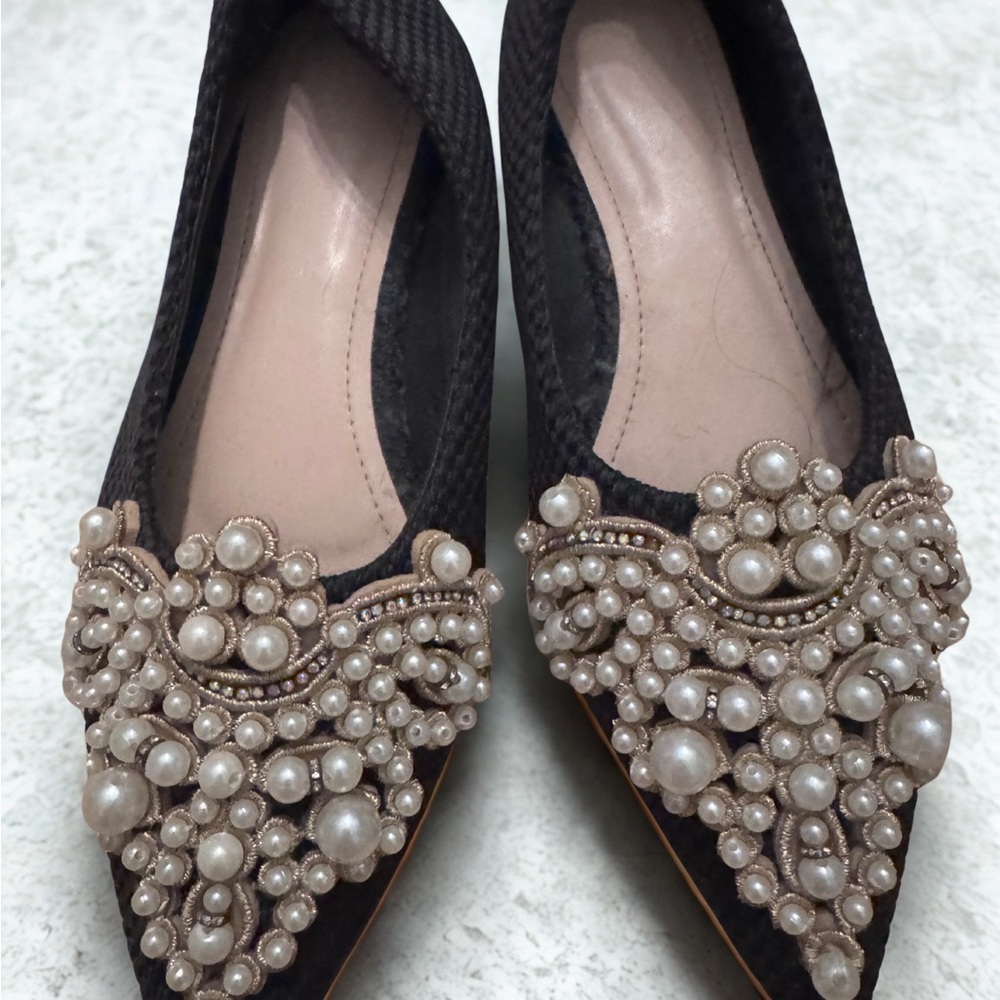 Elegant Black Pearl-Embellished Pointed-Toe Flats